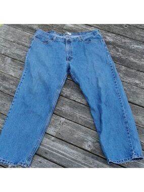 Mens Signature Levi Strauss  jeans denim blue, relaxed fit. Size W40/ L30. EUC